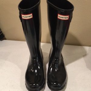 Black glossy hunter rain boots